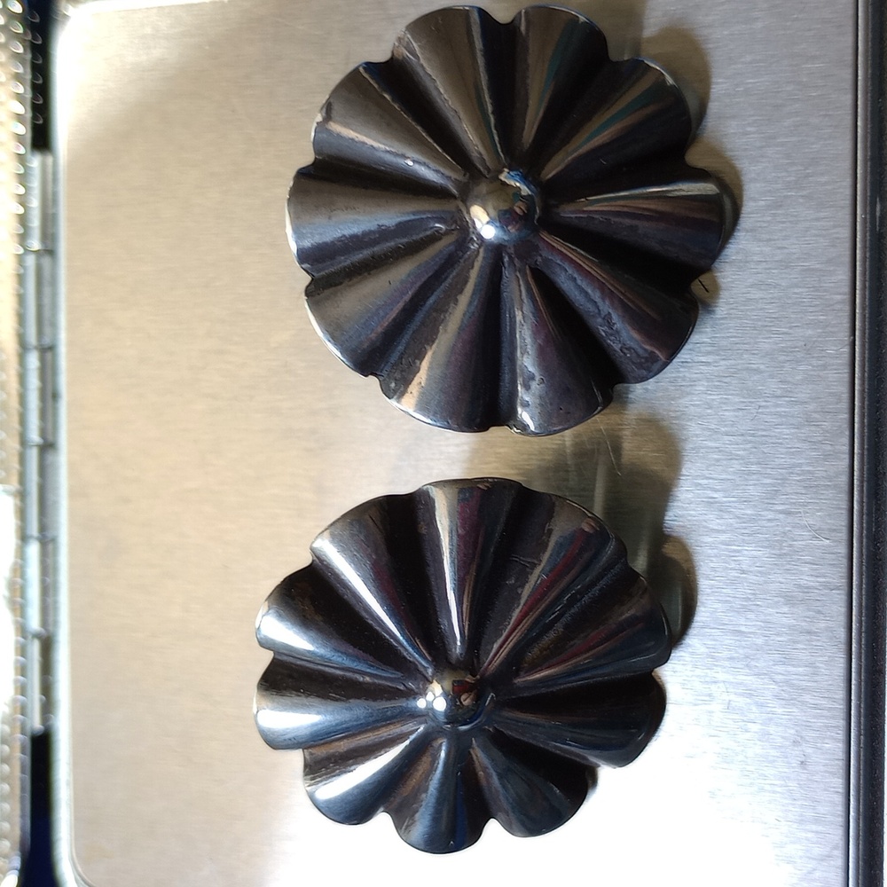Vintage Silver Floral Shaped Southwestern Stud Earrings - Picture 5 of 13